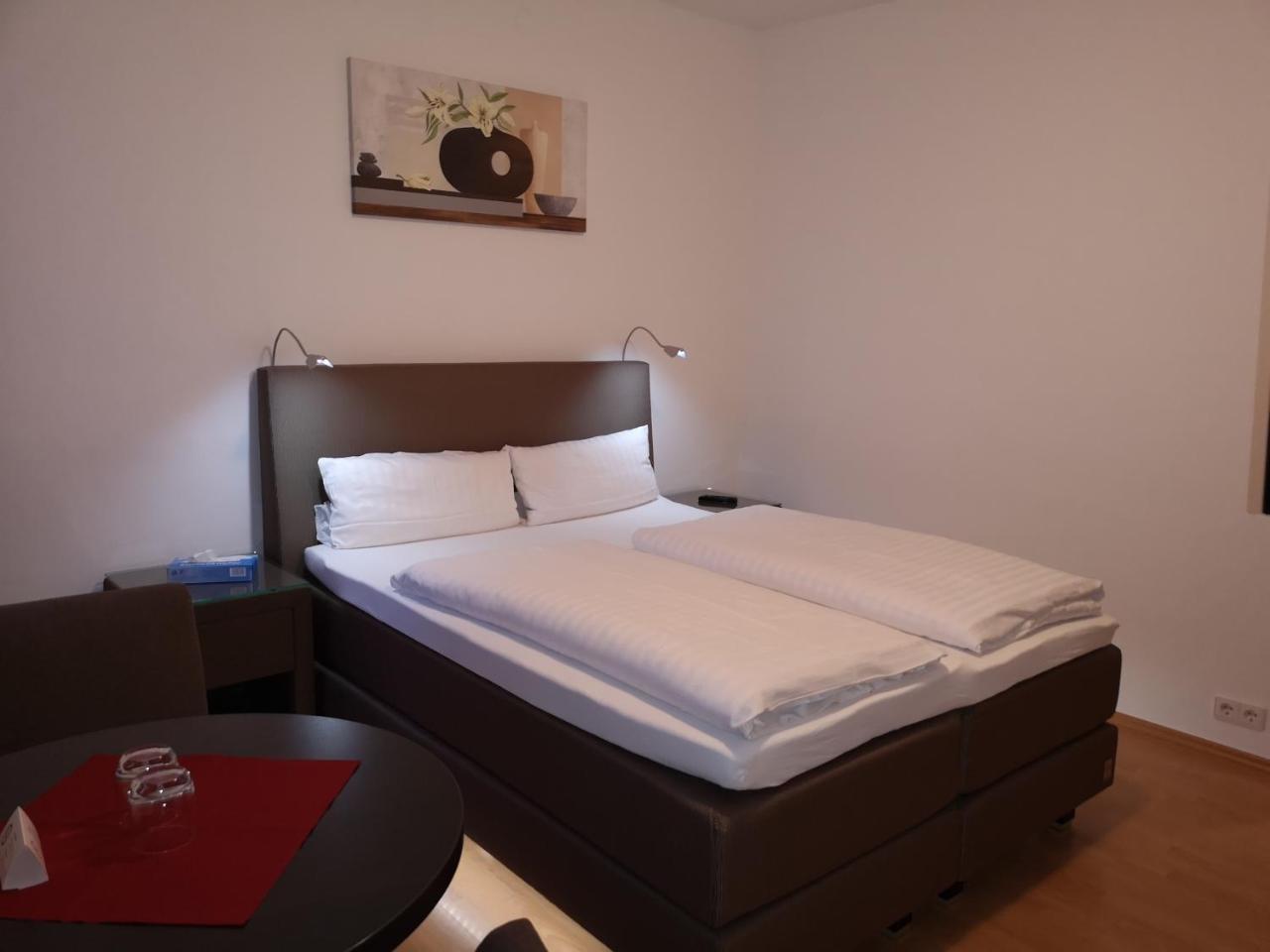 Tuniberg Restaurant Hotel Freiburg im Breisgau Oda fotoğraf