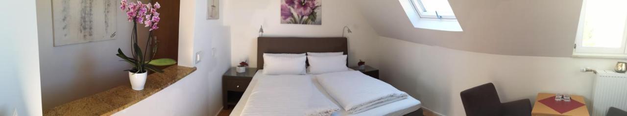 Tuniberg Restaurant Hotel Freiburg im Breisgau Dış mekan fotoğraf